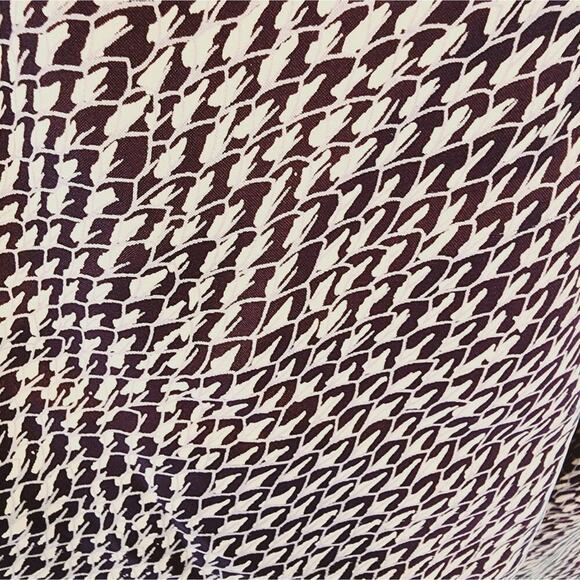 JOIE GEOMETRIC SILK V NECK BLACK /  WHITE SIZE SMALL - Picture 5 of 7